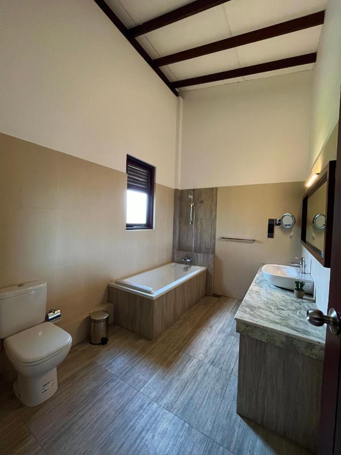 Driftwood Villa Pamunugama Exterior foto